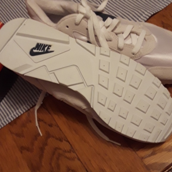 Men's Nike Decade sneakers 9 1/2 - Picture 3 of 6